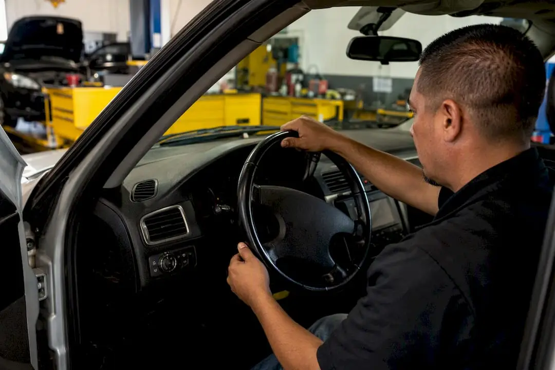 Technician diagnosing steering wheel vibration